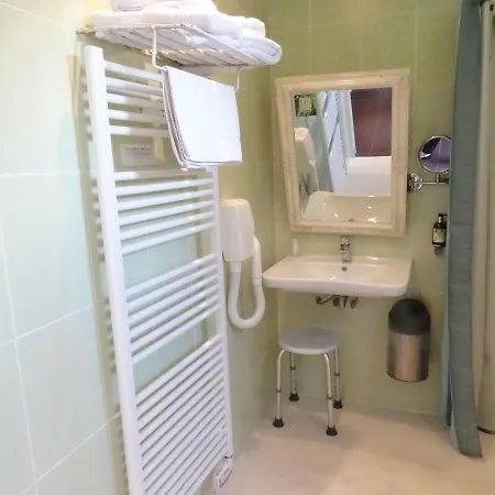 Hotel Logis Restaurant L'auberge Du President Cormeilles (Eure)