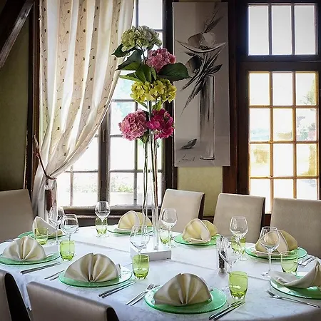 Отель Logis Restaurant L'auberge Du President Cormeilles (Eure)